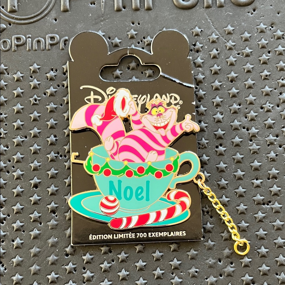 Disneyland Paris Alice in Wonderland Joyeux Noel Christmas LE 700 Pin (Msc - 53)
